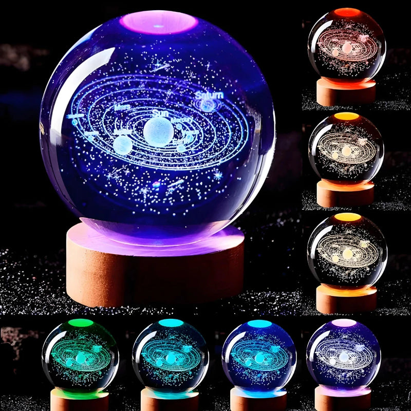 Luminária Solar 3D Cristal – Sistema Solar, Galáxia, Lua ou Terra com Base de Madeira LED USB
